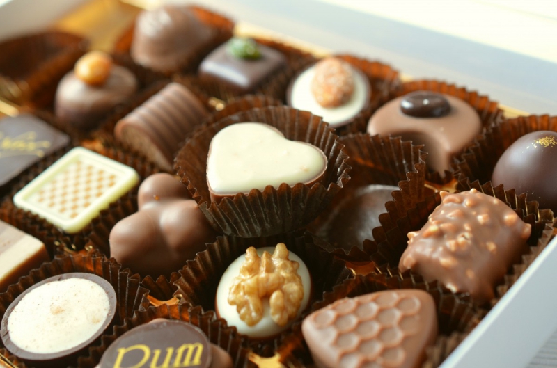 confiserie-ROQUEBRUNE SUR ARGENS-min_chocolates_food_candy_calories_nibble_chocolate_heart-782043